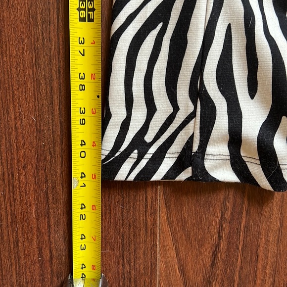 Countess Luann Zebra Print Pants Women's Size 8. - Picture 7 of 10